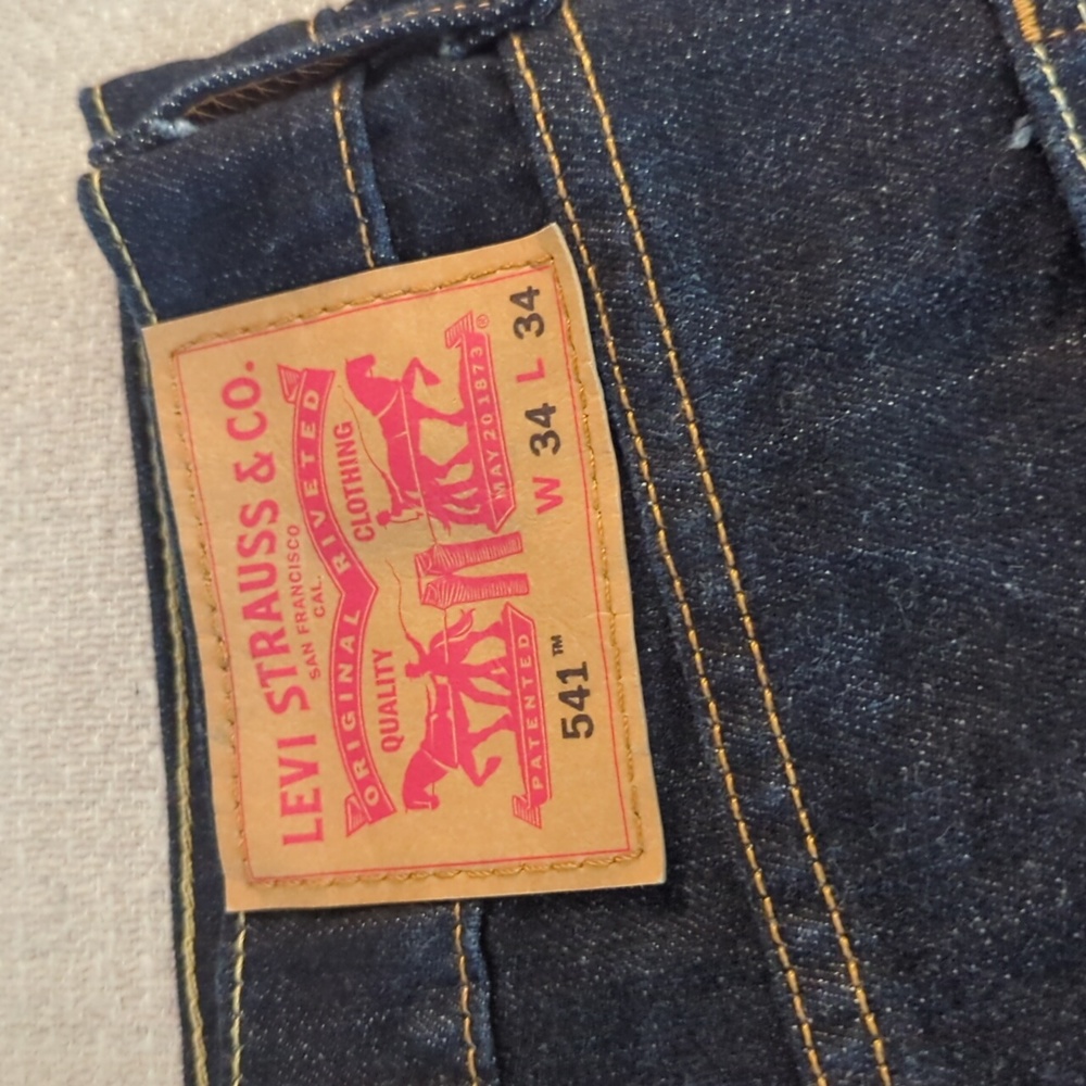 NEVER WORN Levi Jeans